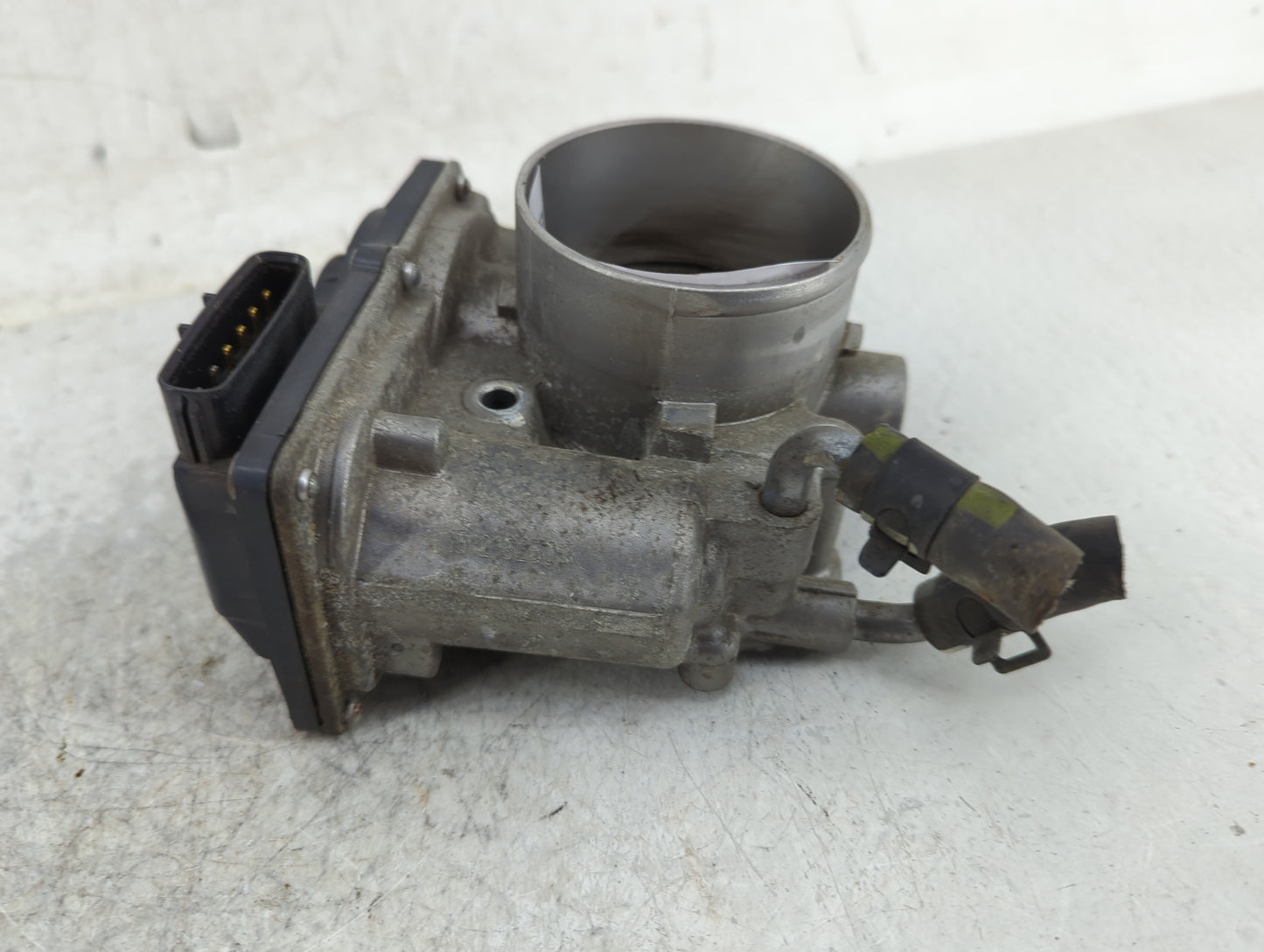 2014-2019 Kia Soul Throttle Body P/N:35100-2E000 Fits Fits 2011 2012 2013 2014 2015 2016 2017 2018 2019 2020 2021 OEM Used A