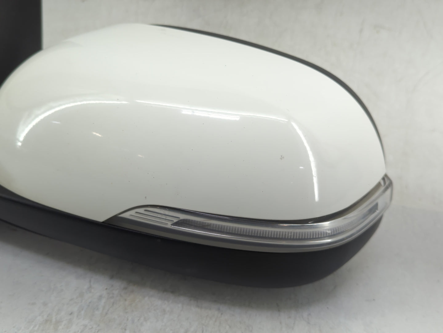 2014-2019 Kia Soul Driver Side View Mirror - Left Door Mirror OEM Used - Oemusedautoparts1.com