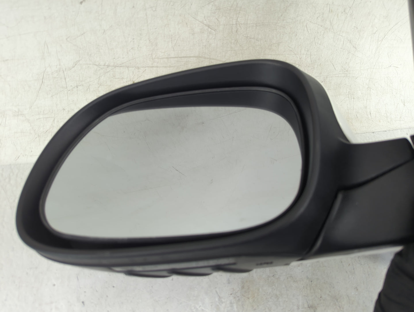 2014-2019 Kia Soul Driver Side View Mirror - Left Door Mirror OEM Used - Oemusedautoparts1.com