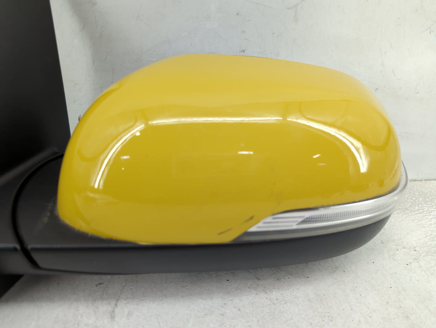 2014-2019 Kia Soul Driver Side View Mirror - Left Door Mirror OEM Used - Oemusedautoparts1.com