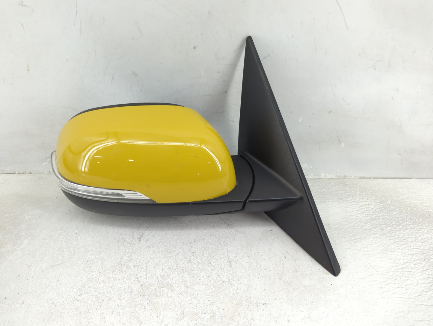 2014-2019 Kia Soul Passenger Right Side View Manual Door Mirror Yellow - Oemusedautoparts1.com