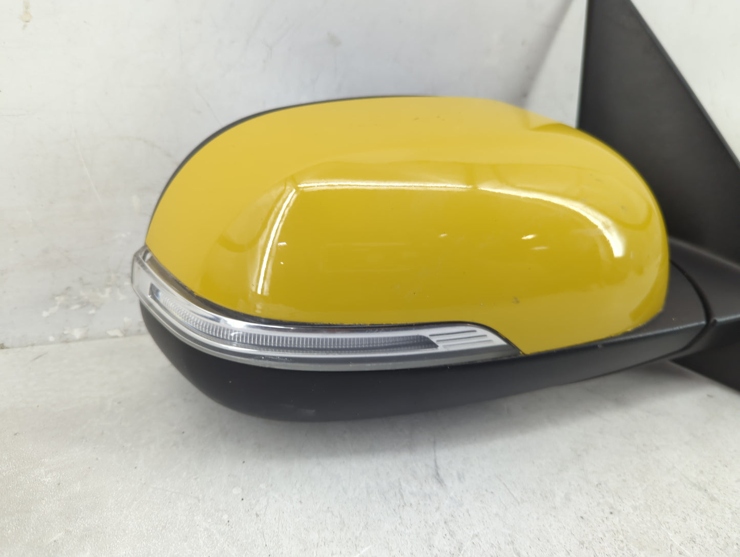 2014-2019 Kia Soul Passenger Right Side View Manual Door Mirror Yellow - Oemusedautoparts1.com