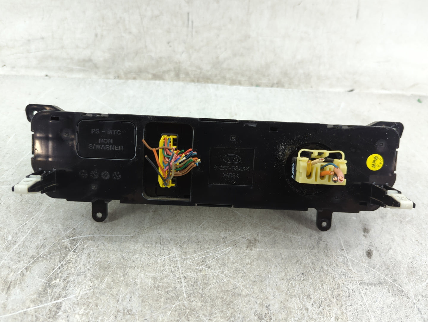 2014-2016 Kia Soul Climate Control Module Temperature AC/Heater Replacement P/N:C500-FGDCA01 97250-B2AS0ASB Fits OEM Used Au