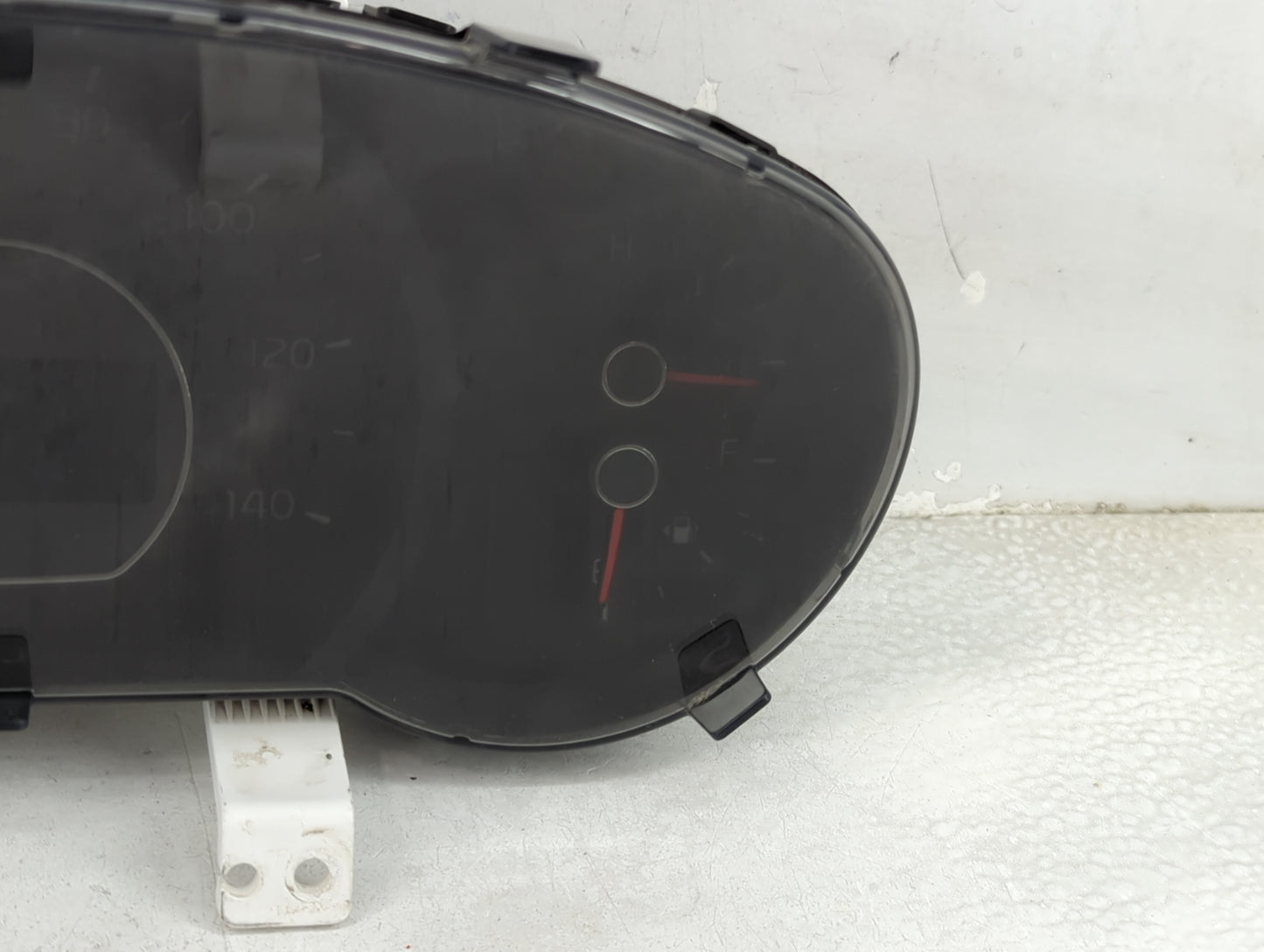 2014-2015 Kia Soul Instrument Cluster Speedometer Gauges P/N:94006-B2510 Fits Fits 2014 2015 OEM Used Auto Parts - Oemusedau