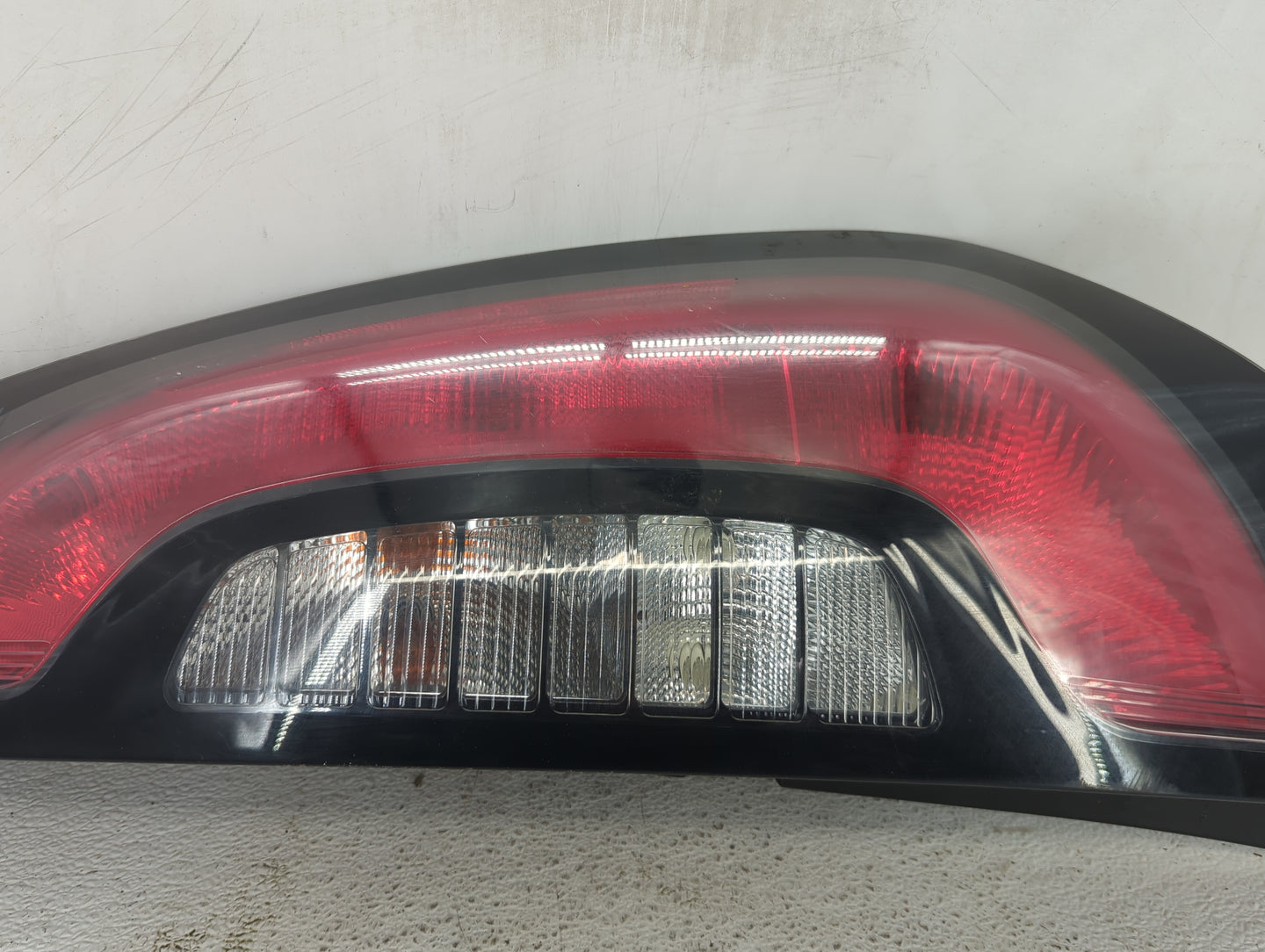 2014-2019 Kia Soul Tail Light Assembly Passenger Right OEM P/N:92402-B2030 Fits Fits 2014 2015 2016 2017 2018 2019 OEM Used 