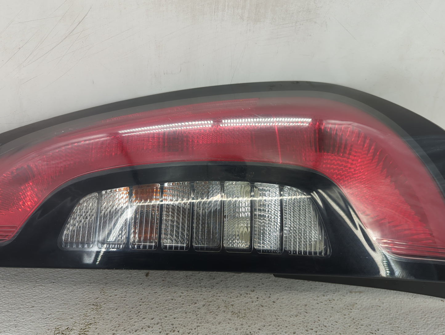 2014-2019 Kia Soul Tail Light Assembly Passenger Right OEM P/N:92402-B2030 Fits Fits 2014 2015 2016 2017 2018 2019 OEM Used 
