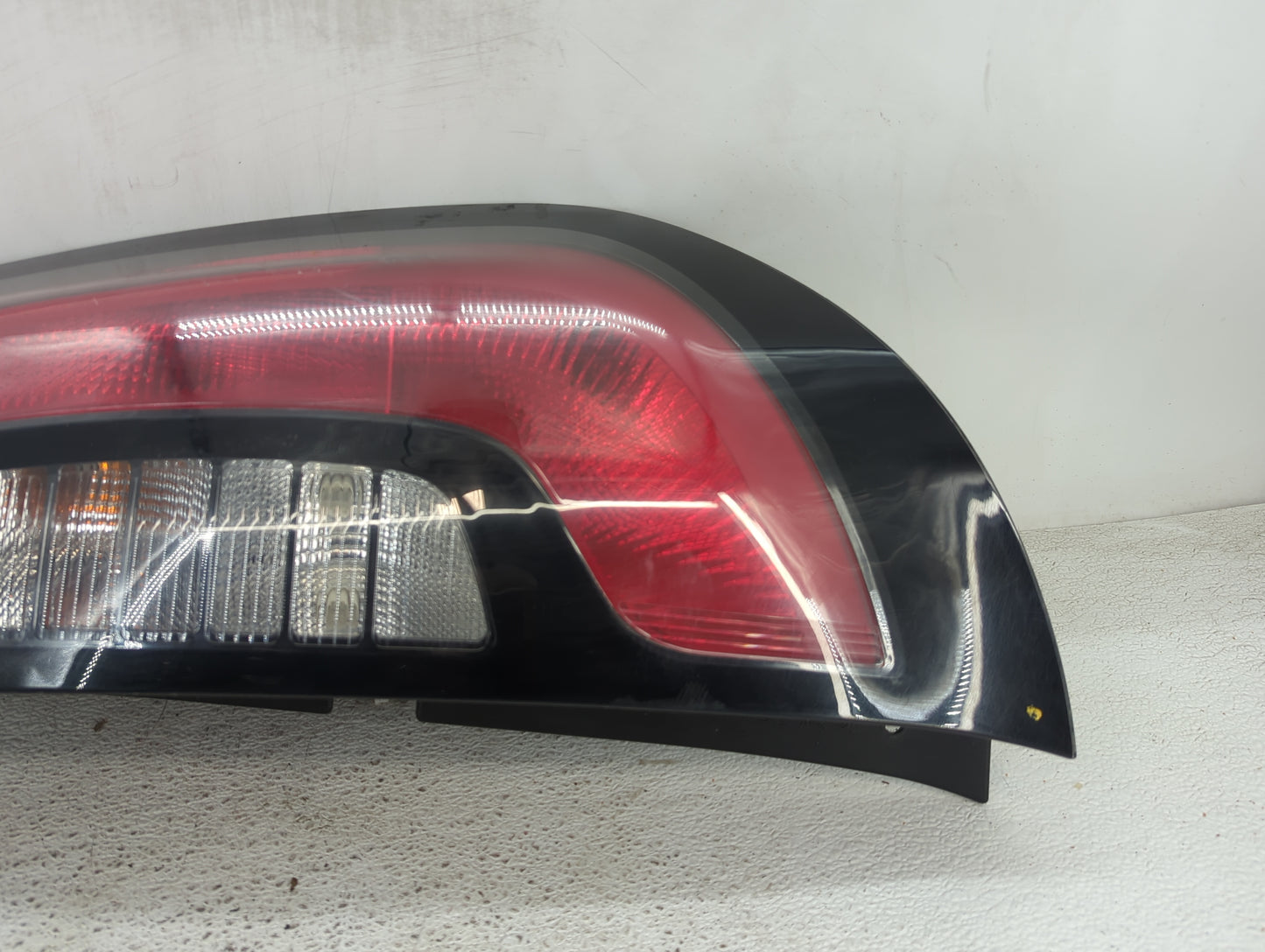 2014-2019 Kia Soul Tail Light Assembly Passenger Right OEM P/N:92402-B2030 Fits Fits 2014 2015 2016 2017 2018 2019 OEM Used 