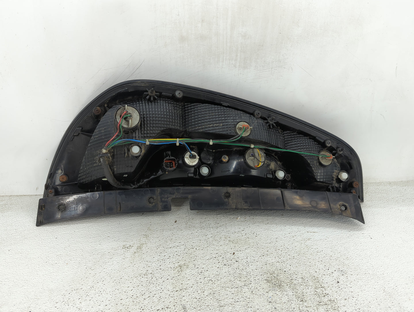 2014-2019 Kia Soul Tail Light Assembly Passenger Right OEM P/N:92402-B2030 Fits Fits 2014 2015 2016 2017 2018 2019 OEM Used 