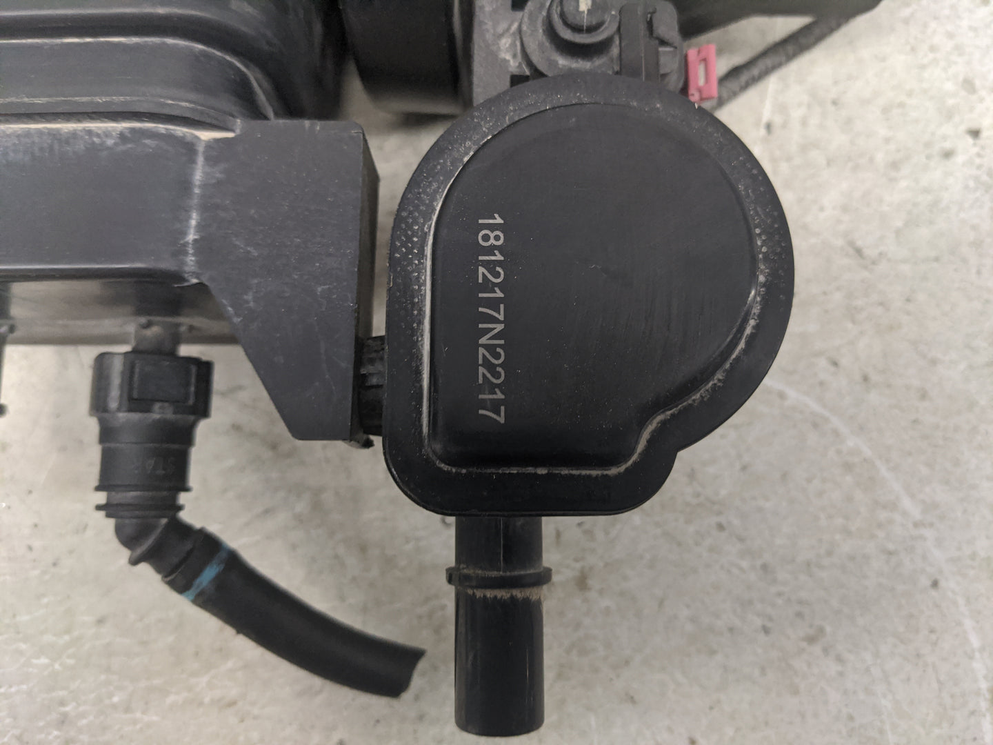 2014 Kia Soul Fuel Vapor Charcoal Canister 1462105 - Oemusedautoparts1.com