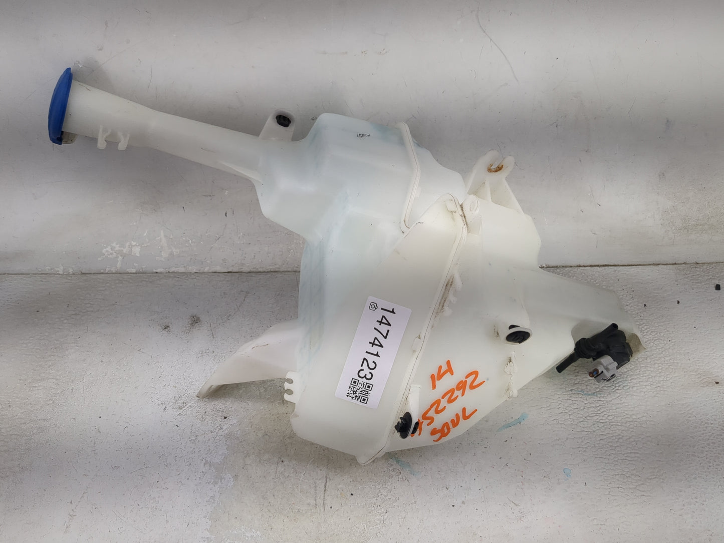 2014-2019 Kia Soul Windshield Washer Fluid Reservoir Bottle Oem 1474123 - Oemusedautoparts1.com