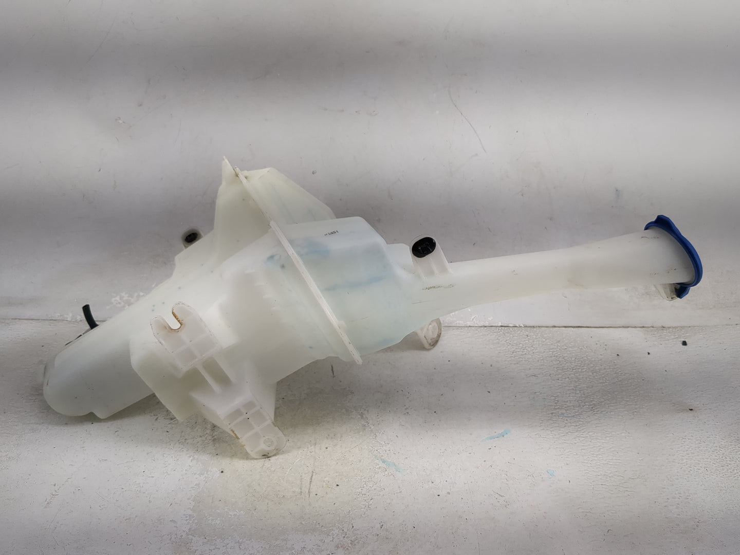 2014-2019 Kia Soul Windshield Washer Fluid Reservoir Bottle Oem 1474123 - Oemusedautoparts1.com