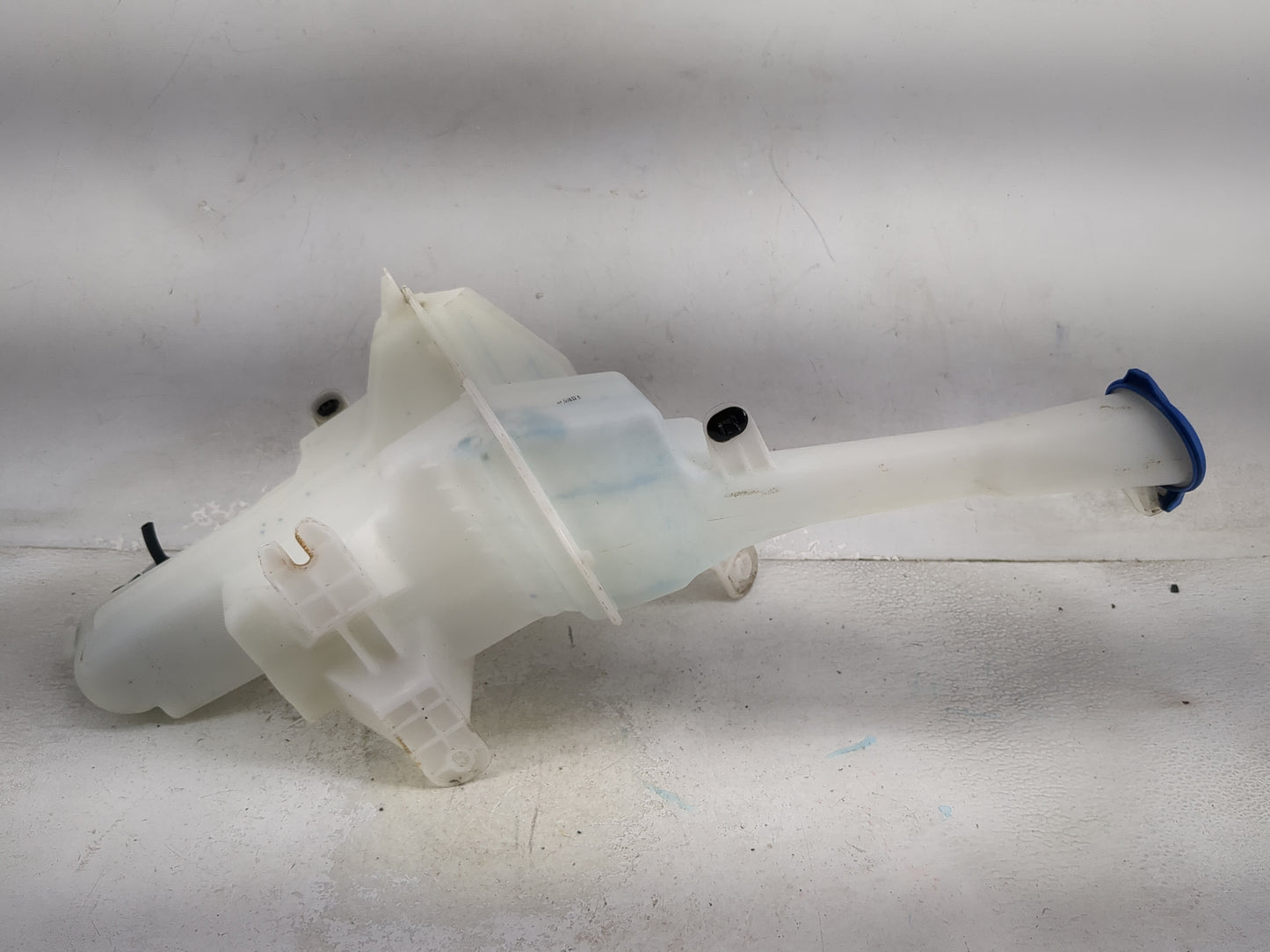 2014-2019 Kia Soul Windshield Washer Fluid Reservoir Bottle Oem 1474123 - Oemusedautoparts1.com