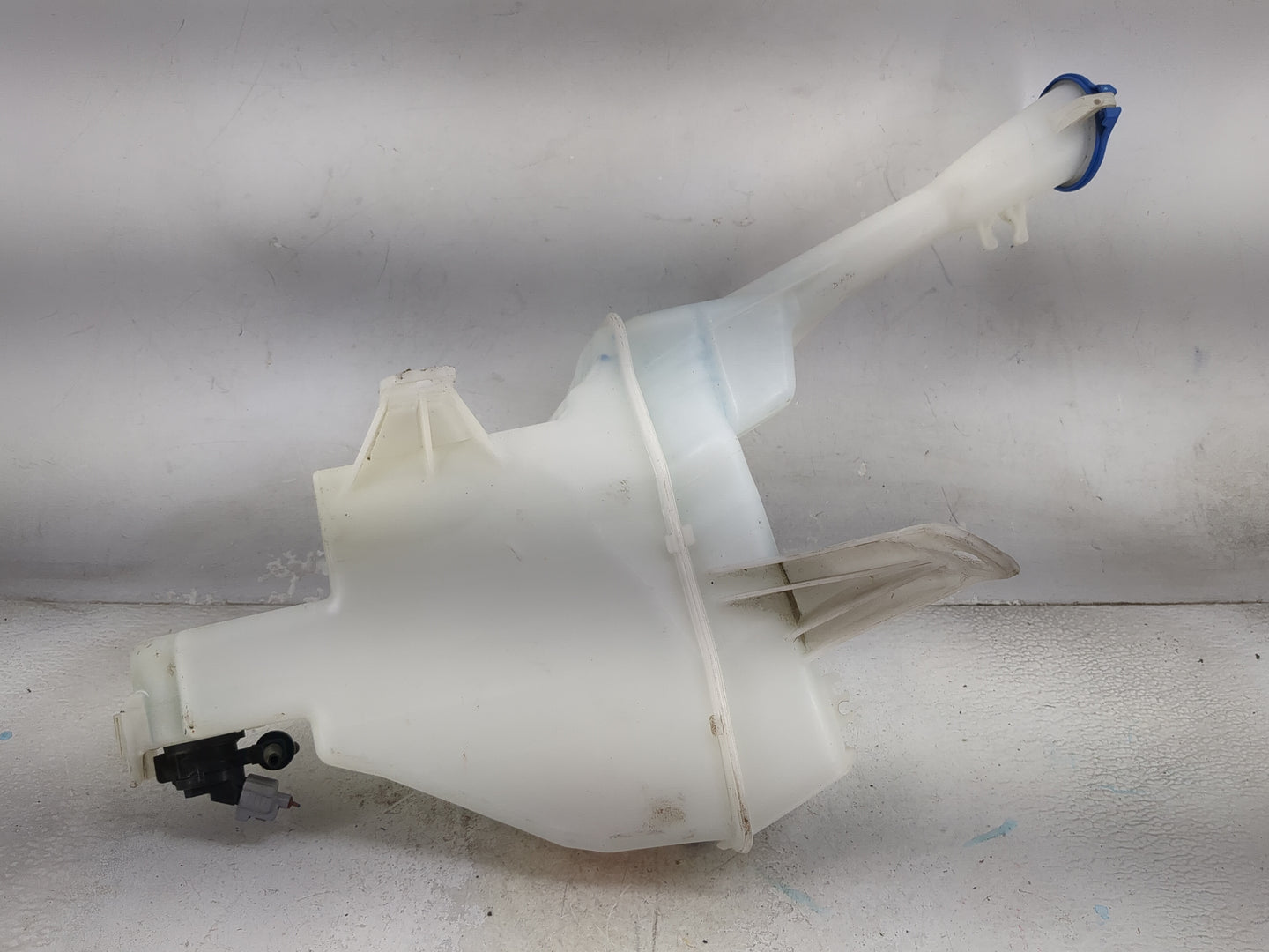 2014-2019 Kia Soul Windshield Washer Fluid Reservoir Bottle Oem 1474123 - Oemusedautoparts1.com