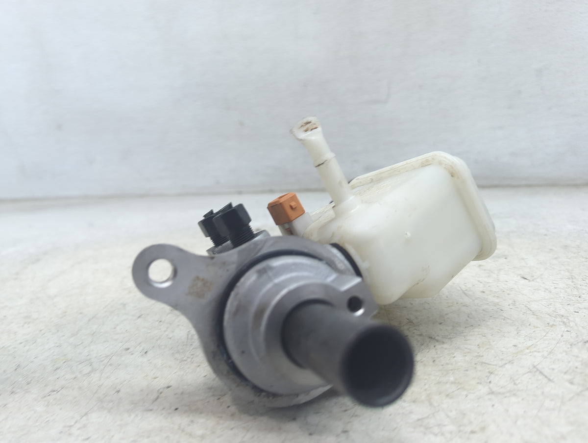 2014-2016 Kia Soul Brake Master Cylinder 1498235 - Oemusedautoparts1.com
