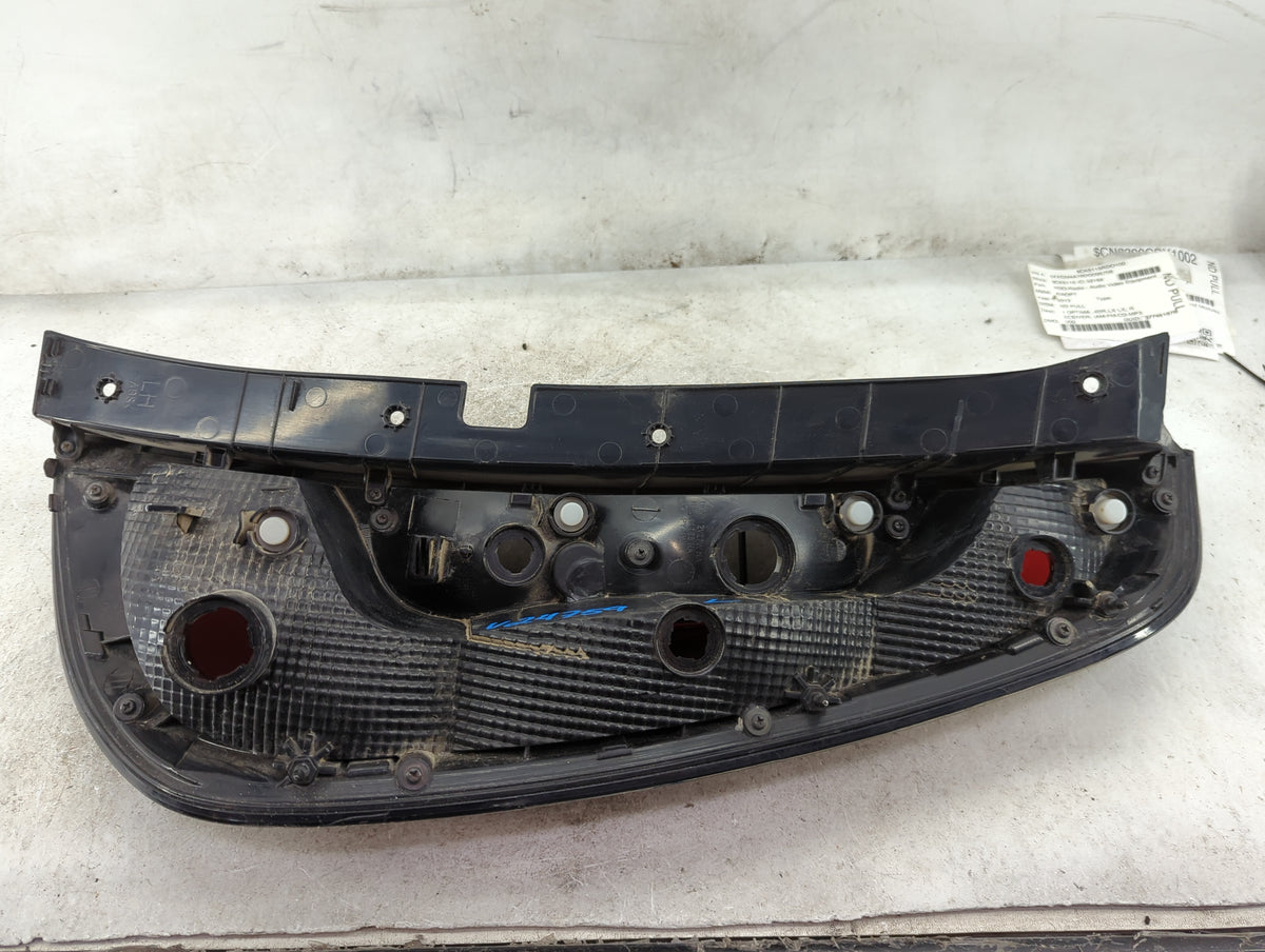 2014-2019 Kia Soul Tail Light Assembly Driver Left OEM P/N:92401-B2030 Fits Fits 2014 2015 2016 2017 2018 2019 OEM Used Auto