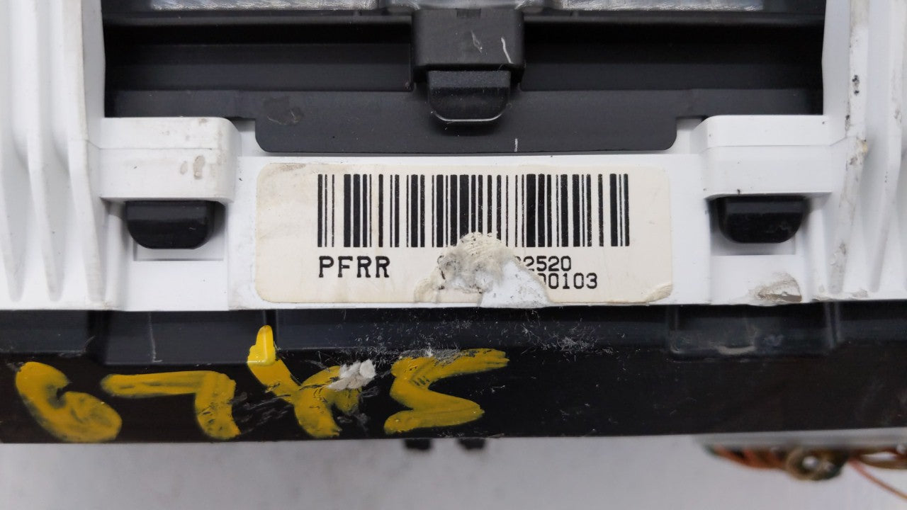 2014-2015 Kia Soul Instrument Cluster Speedometer Gauges P/N:94006-B2510 94006-B2520 Fits Fits 2014 2015 OEM Used Auto Parts