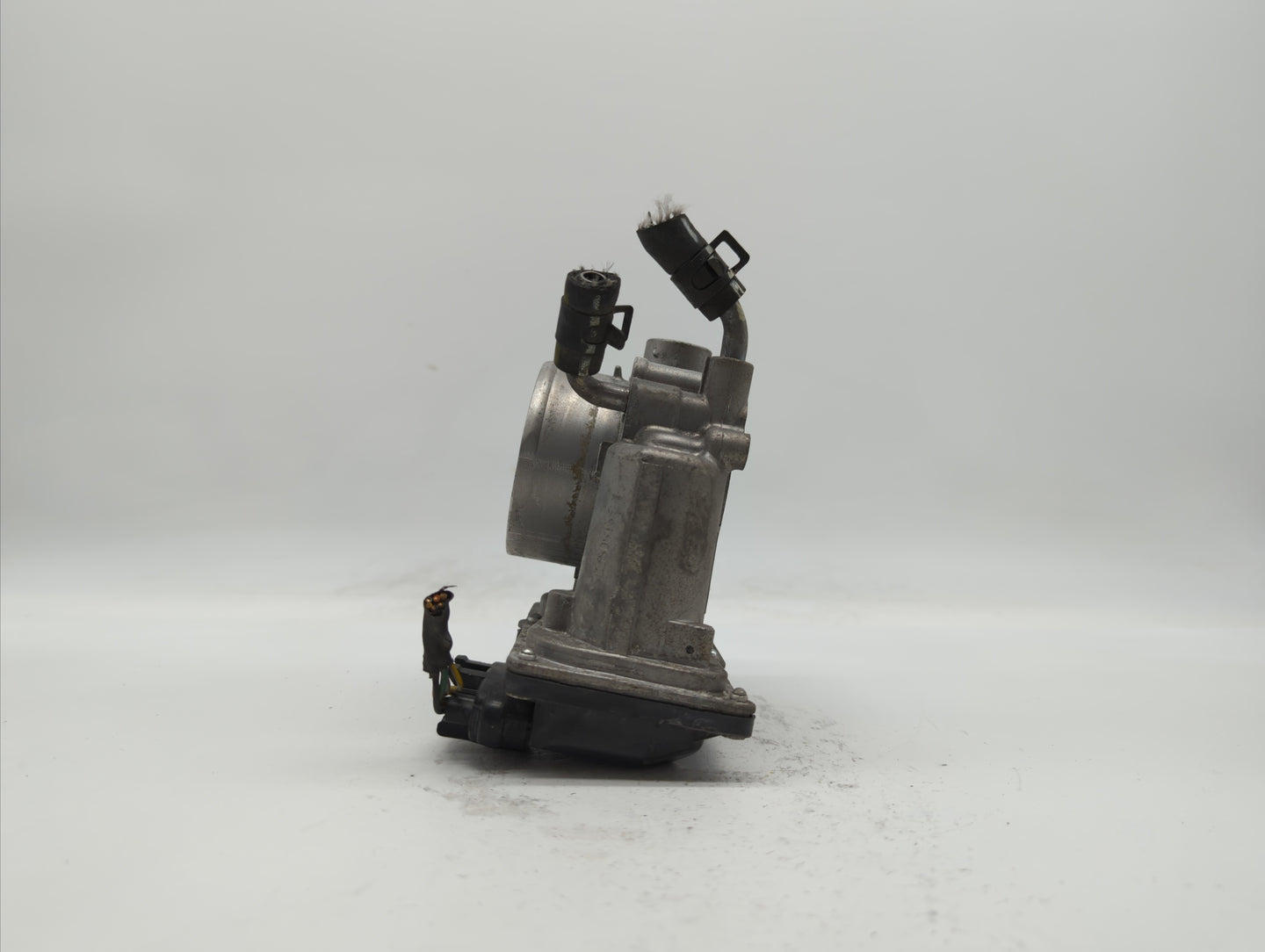 2014-2019 Kia Soul Throttle Body P/N:35100-2E710 35100-2E000 Fits Fits 2011 2012 2013 2014 2015 2016 2017 2018 2019 OEM Used