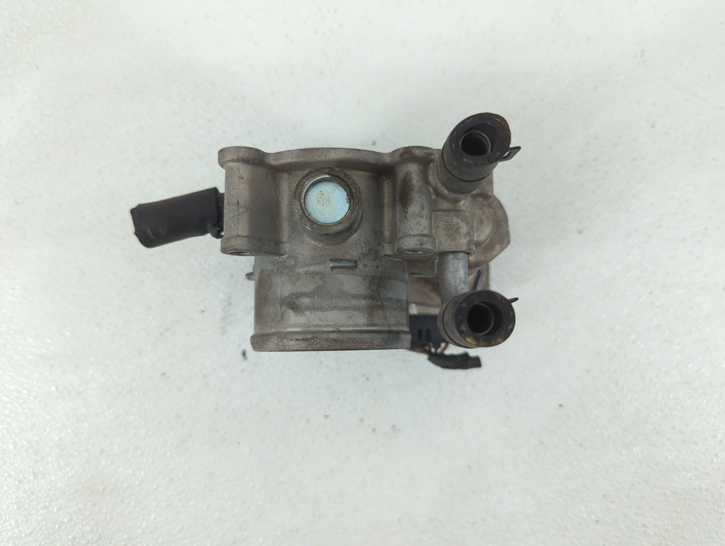 2012-2019 Kia Soul Throttle Body P/N:35100-2B300 Fits Fits 2012 2013 2014 2015 2016 2017 2018 2019 OEM Used Auto Parts - Oem