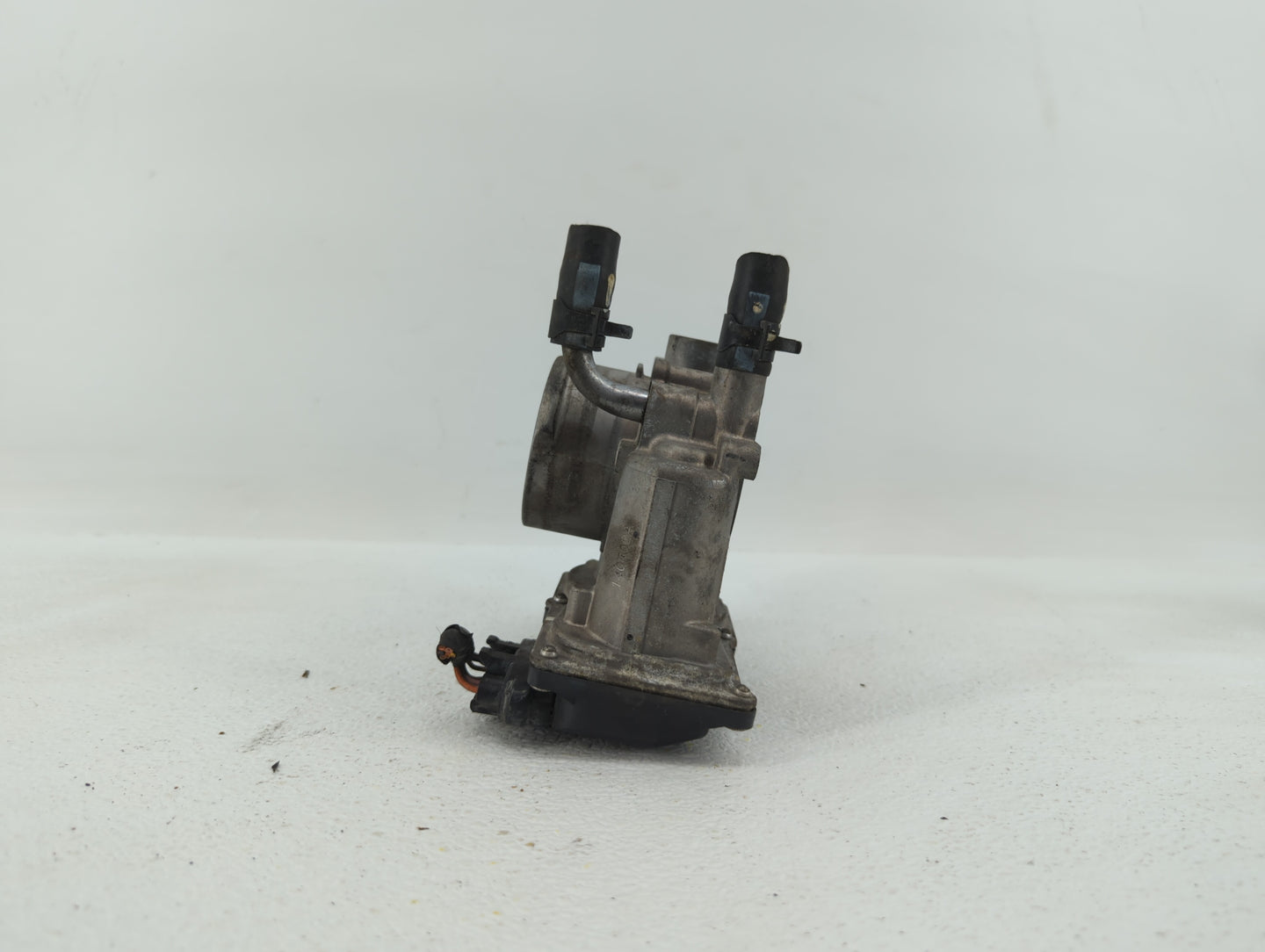 2012-2019 Kia Soul Throttle Body P/N:35100-2B300 Fits Fits 2012 2013 2014 2015 2016 2017 2018 2019 OEM Used Auto Parts - Oem