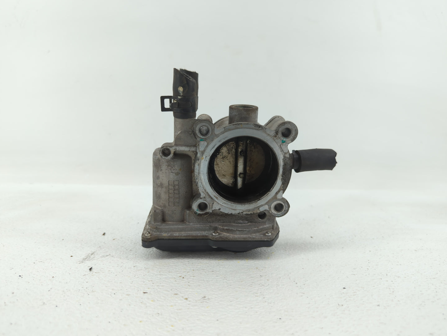 2012-2019 Kia Soul Throttle Body P/N:35100-2B300 Fits Fits 2012 2013 2014 2015 2016 2017 2018 2019 OEM Used Auto Parts - Oem