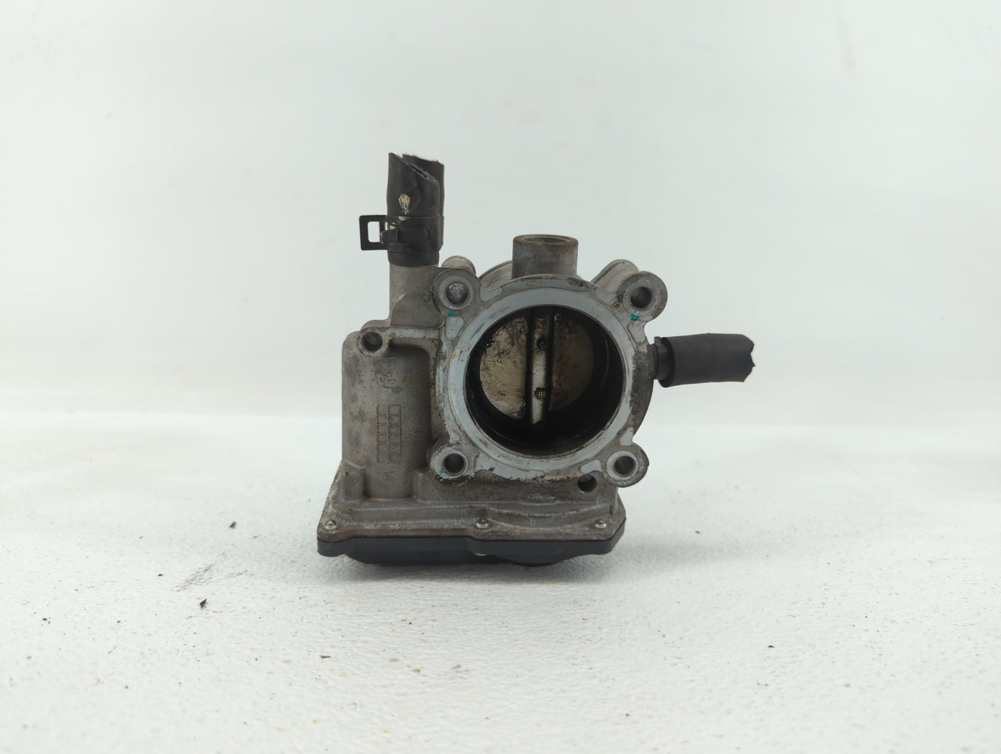 2012-2019 Kia Soul Throttle Body P/N:35100-2B300 Fits Fits 2012 2013 2014 2015 2016 2017 2018 2019 OEM Used Auto Parts - Oem