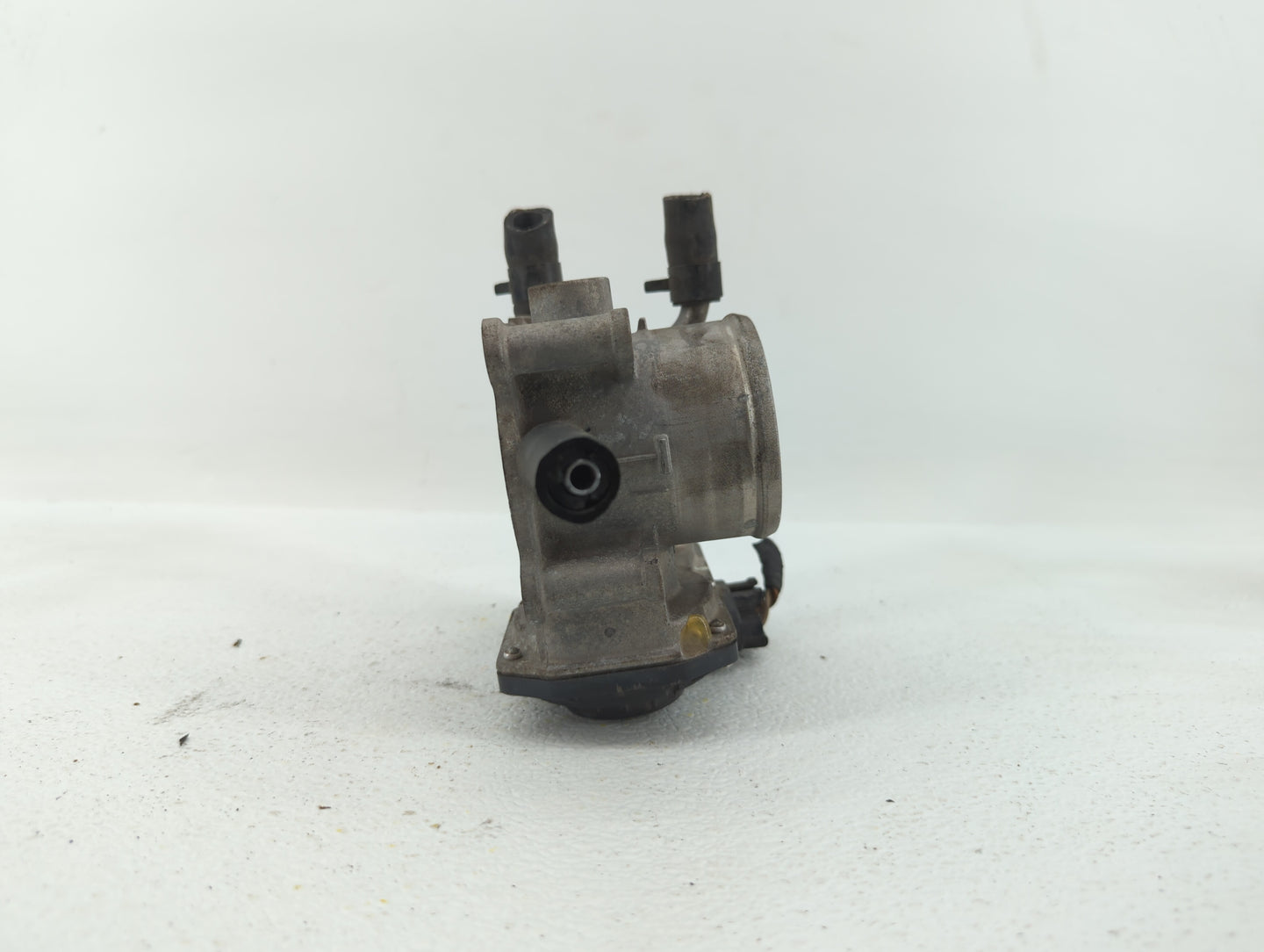 2012-2019 Kia Soul Throttle Body P/N:35100-2B300 Fits Fits 2012 2013 2014 2015 2016 2017 2018 2019 OEM Used Auto Parts - Oem