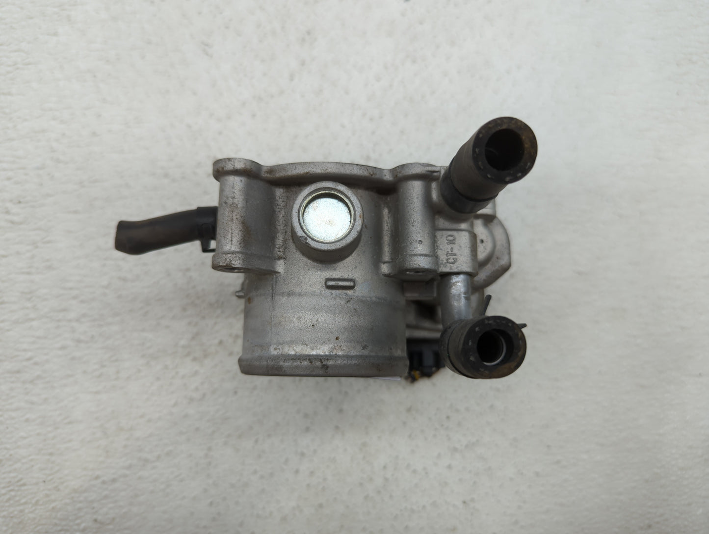2012-2019 Kia Soul Throttle Body P/N:35100-2B300 Fits Fits 2012 2013 2014 2015 2016 2017 2018 2019 OEM Used Auto Parts - Oem