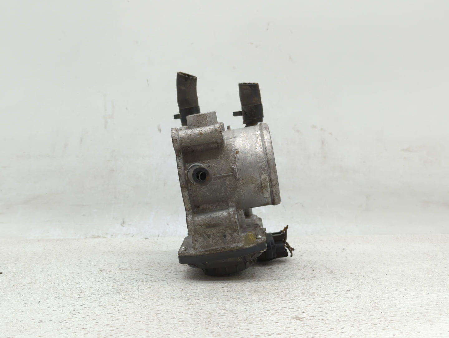 2012-2019 Kia Soul Throttle Body P/N:35100-2B300 Fits Fits 2012 2013 2014 2015 2016 2017 2018 2019 OEM Used Auto Parts - Oem