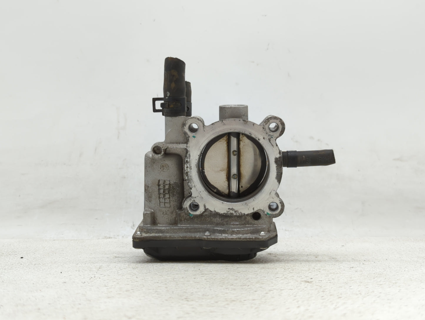 2012-2019 Kia Soul Throttle Body P/N:35100-2B300 Fits Fits 2012 2013 2014 2015 2016 2017 2018 2019 OEM Used Auto Parts - Oem