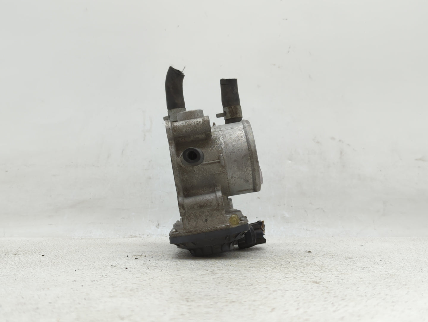 2012-2019 Kia Soul Throttle Body P/N:35100-2B300 Fits Fits 2012 2013 2014 2015 2016 2017 2018 2019 OEM Used Auto Parts - Oem