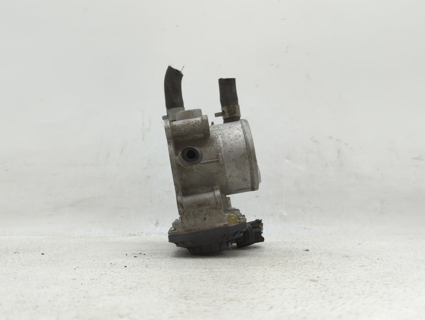 2012-2019 Kia Soul Throttle Body P/N:35100-2B300 Fits Fits 2012 2013 2014 2015 2016 2017 2018 2019 OEM Used Auto Parts - Oem