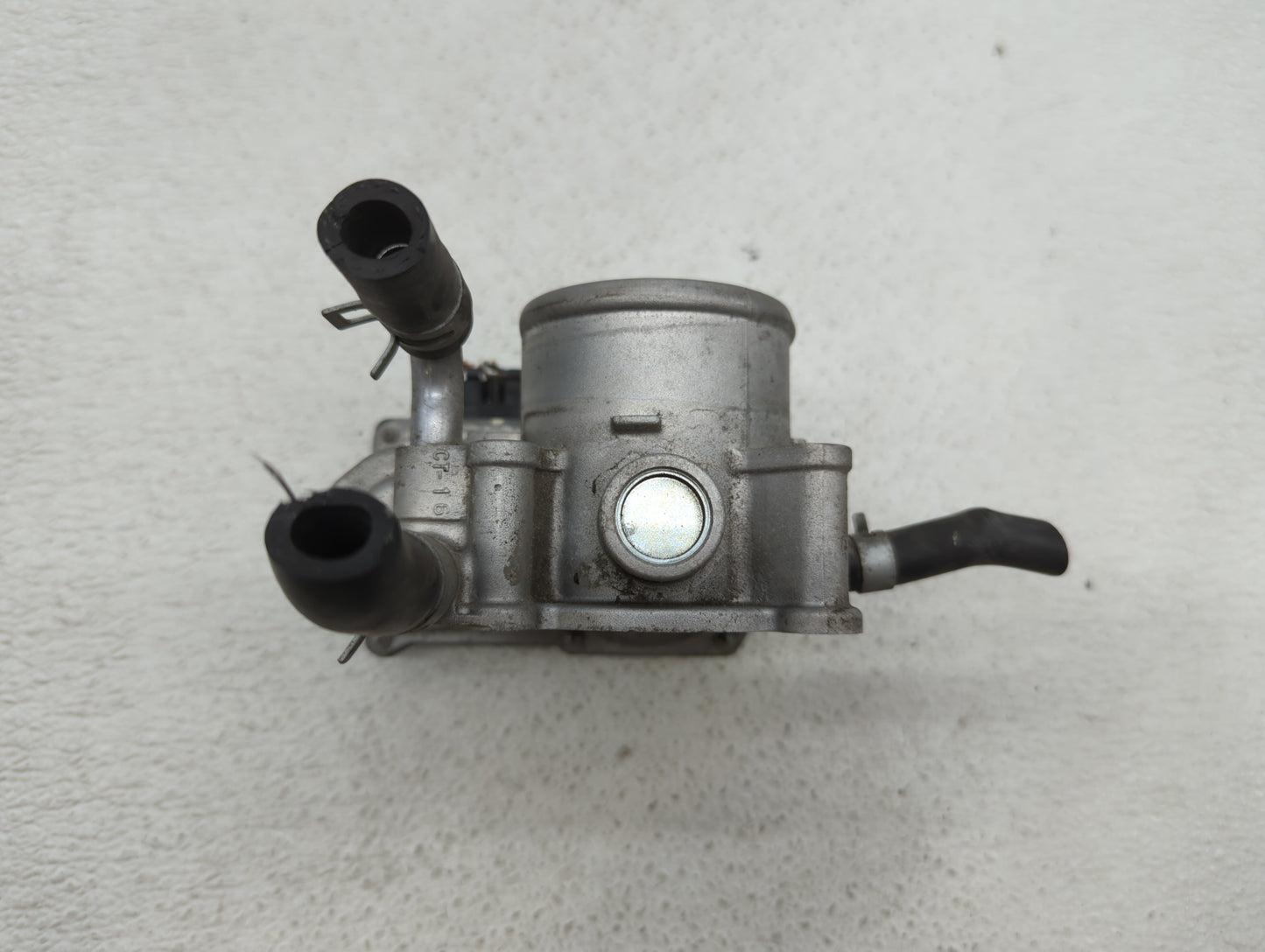 2012-2019 Kia Soul Throttle Body P/N:35100-2B300 Fits Fits 2012 2013 2014 2015 2016 2017 2018 2019 OEM Used Auto Parts - Oem