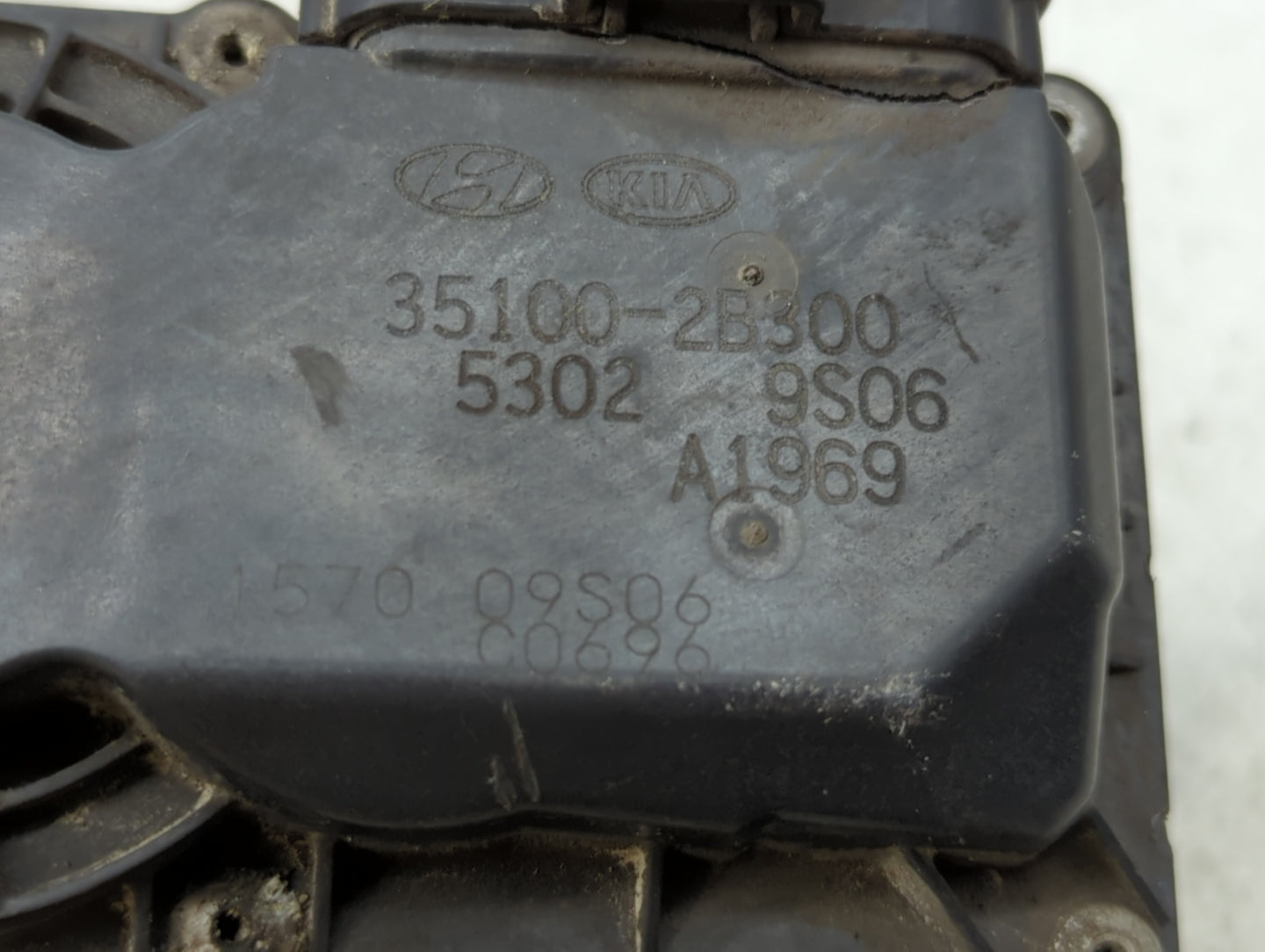 2012-2019 Kia Soul Throttle Body P/N:35100-2B300 Fits Fits 2012 2013 2014 2015 2016 2017 2018 2019 OEM Used Auto Parts - Oem