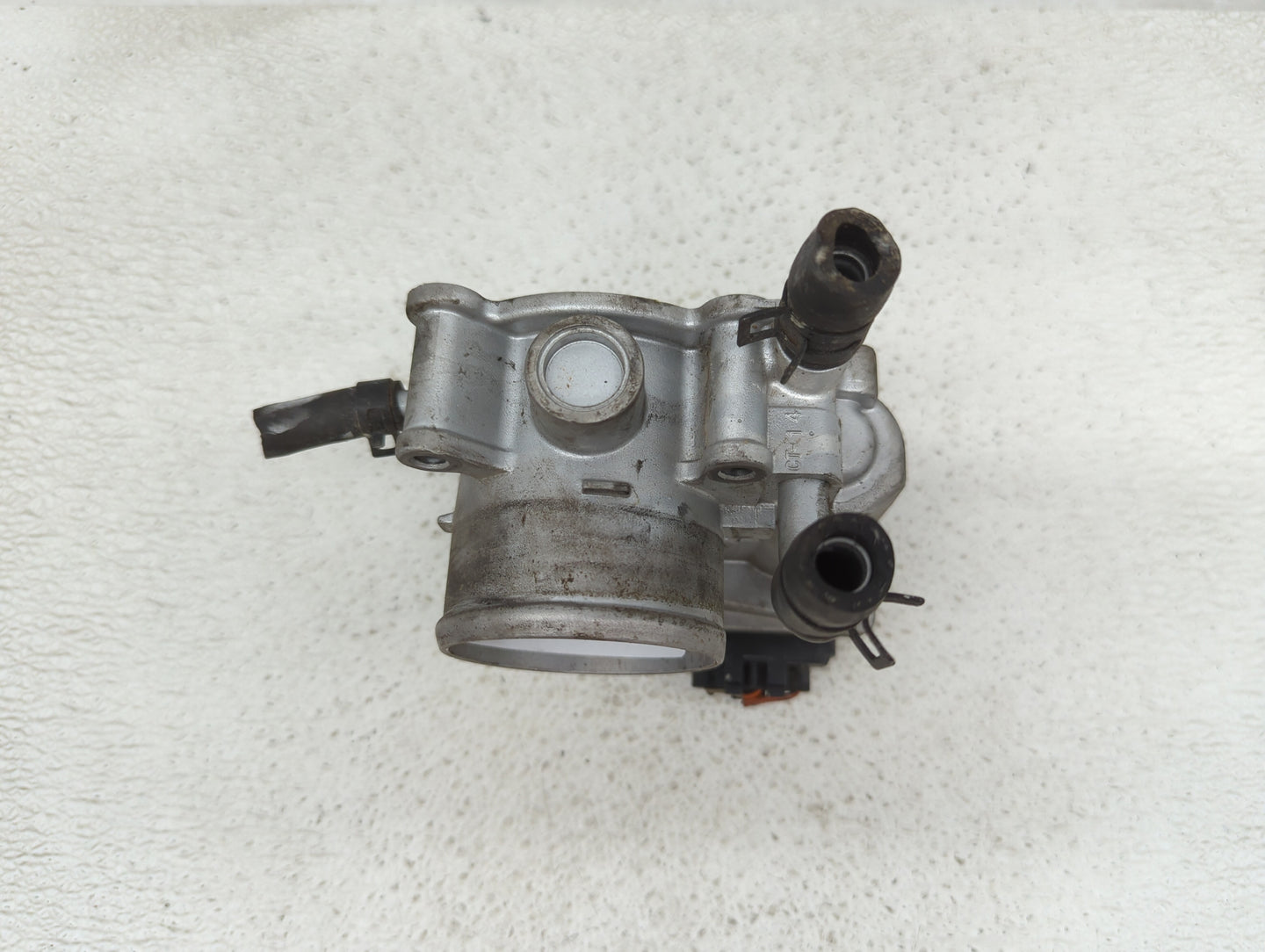 2012-2019 Kia Soul Throttle Body P/N:35100-2B300 Fits Fits 2012 2013 2014 2015 2016 2017 2018 2019 OEM Used Auto Parts - Oem