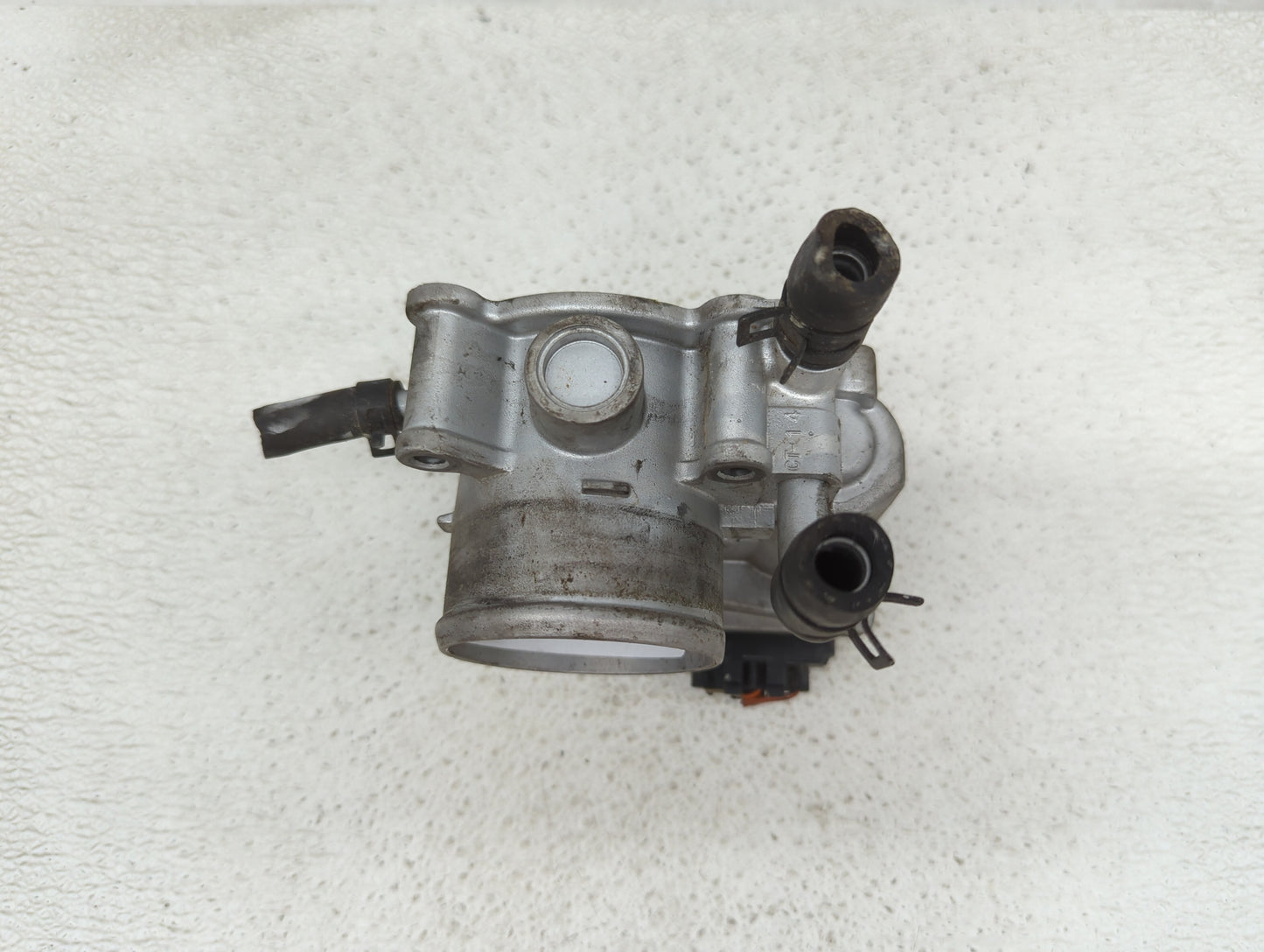 2012-2019 Kia Soul Throttle Body P/N:35100-2B300 Fits Fits 2012 2013 2014 2015 2016 2017 2018 2019 OEM Used Auto Parts - Oem