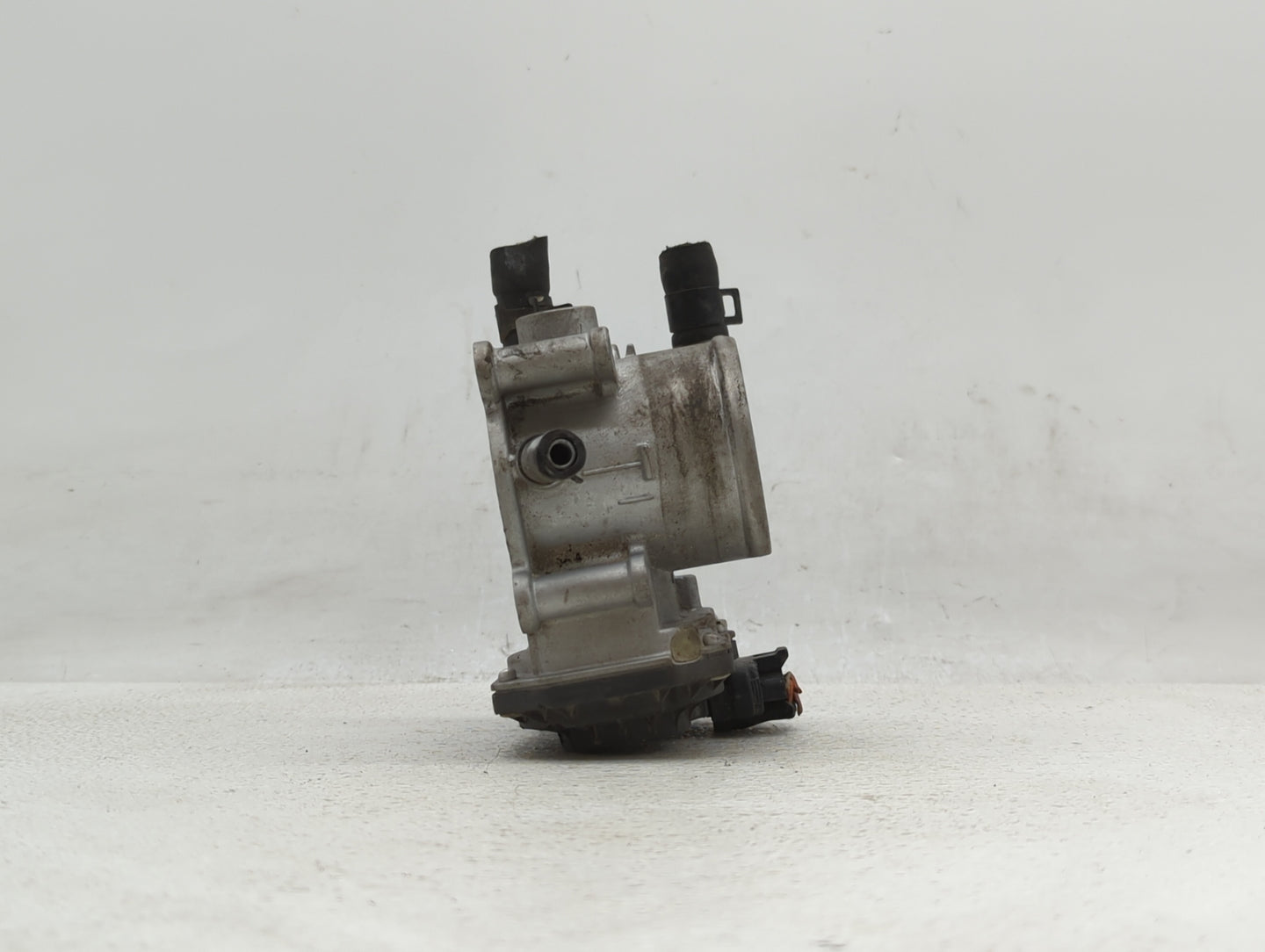 2012-2019 Kia Soul Throttle Body P/N:35100-2B300 Fits Fits 2012 2013 2014 2015 2016 2017 2018 2019 OEM Used Auto Parts - Oem