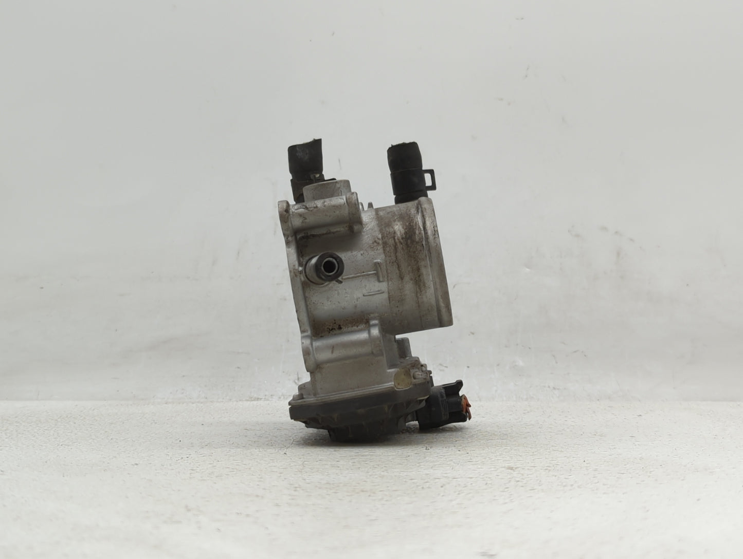 2012-2019 Kia Soul Throttle Body P/N:35100-2B300 Fits Fits 2012 2013 2014 2015 2016 2017 2018 2019 OEM Used Auto Parts - Oem