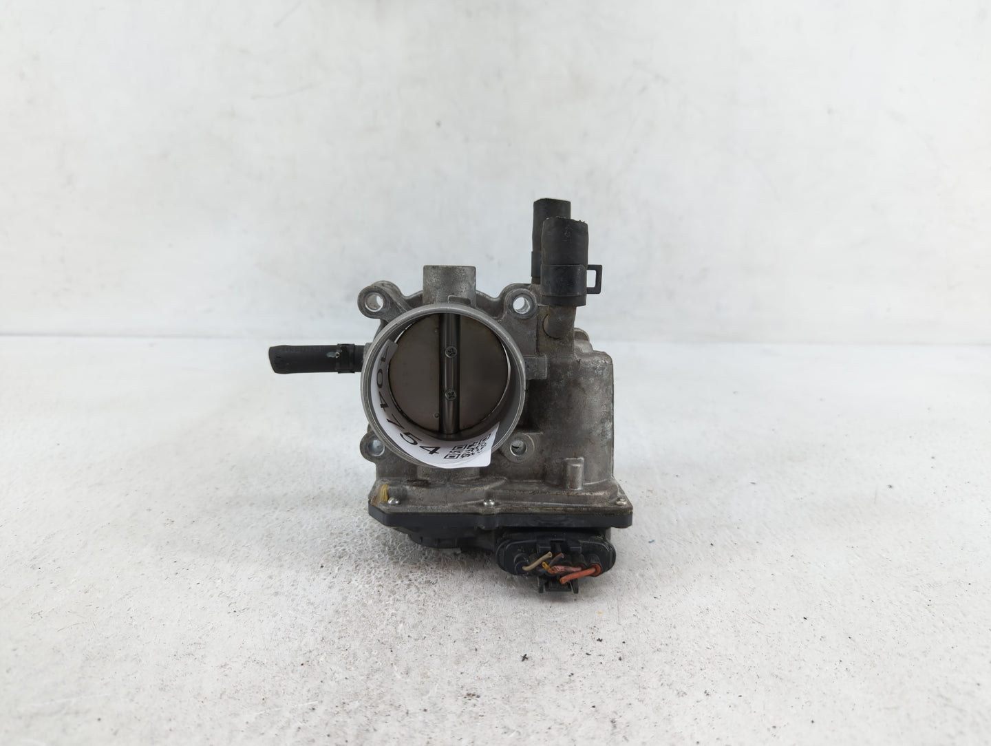 2012-2019 Kia Soul Throttle Body P/N:35100-2B300 Fits Fits 2012 2013 2014 2015 2016 2017 2018 2019 OEM Used Auto Parts - Oem