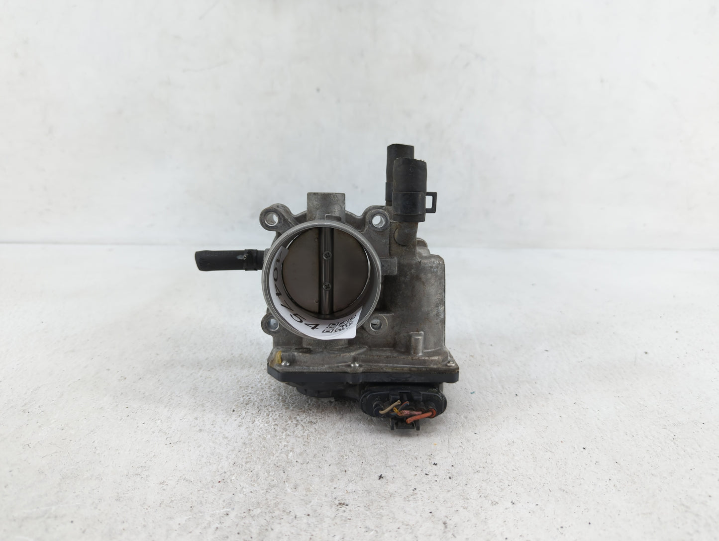 2012-2019 Kia Soul Throttle Body P/N:35100-2B300 Fits Fits 2012 2013 2014 2015 2016 2017 2018 2019 OEM Used Auto Parts - Oem