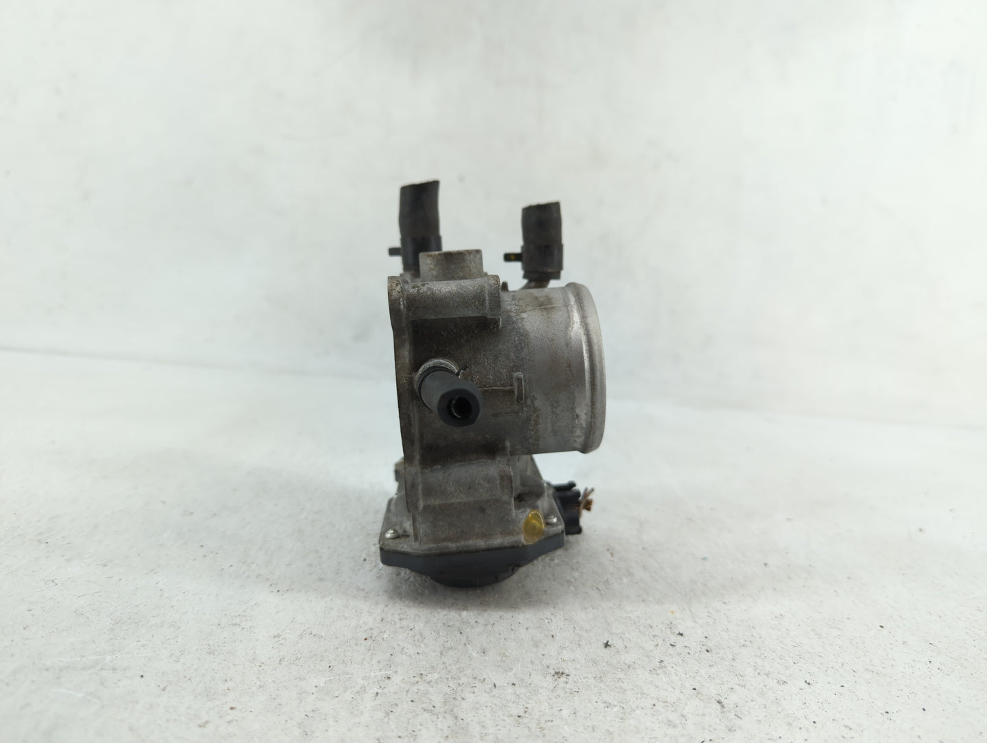 2012-2019 Kia Soul Throttle Body P/N:35100-2B300 Fits Fits 2012 2013 2014 2015 2016 2017 2018 2019 OEM Used Auto Parts - Oem
