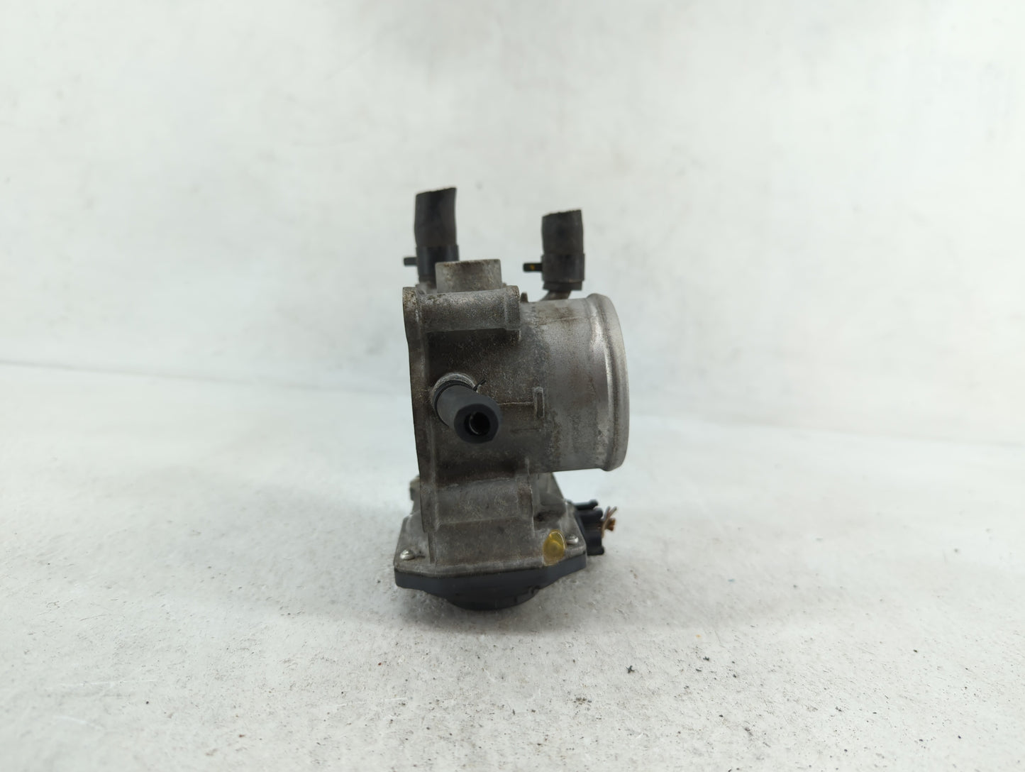 2012-2019 Kia Soul Throttle Body P/N:35100-2B300 Fits Fits 2012 2013 2014 2015 2016 2017 2018 2019 OEM Used Auto Parts - Oem
