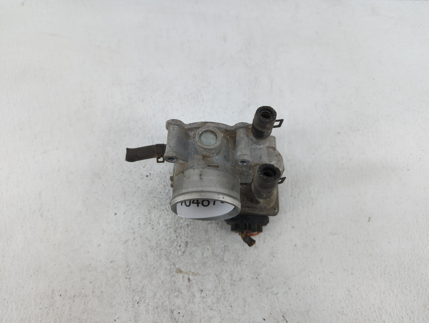 2012-2019 Kia Soul Throttle Body P/N:35100-2B300 Fits Fits 2012 2013 2014 2015 2016 2017 2018 2019 OEM Used Auto Parts - Oem
