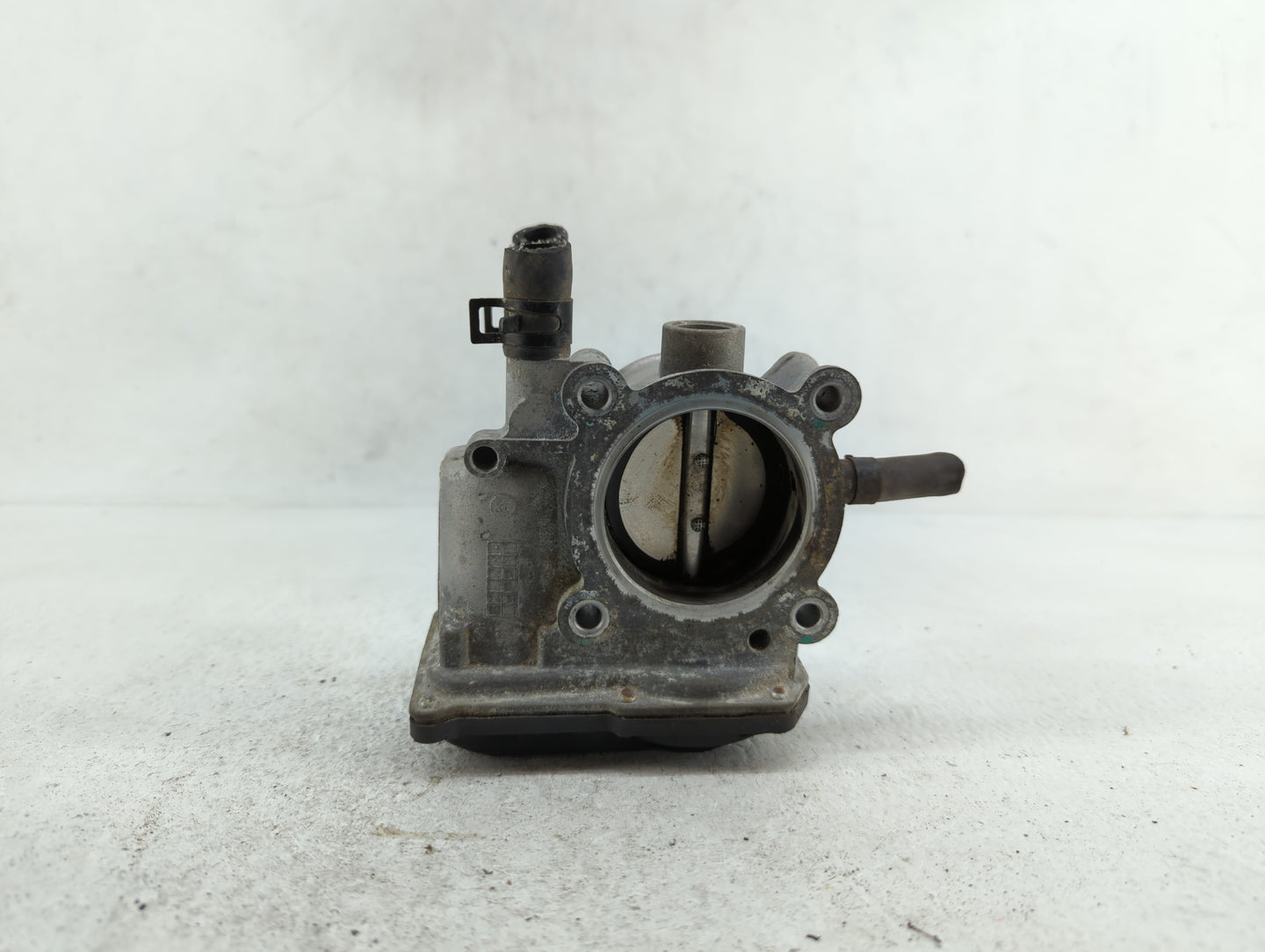 2012-2019 Kia Soul Throttle Body P/N:35100-2B300 Fits Fits 2012 2013 2014 2015 2016 2017 2018 2019 OEM Used Auto Parts - Oem
