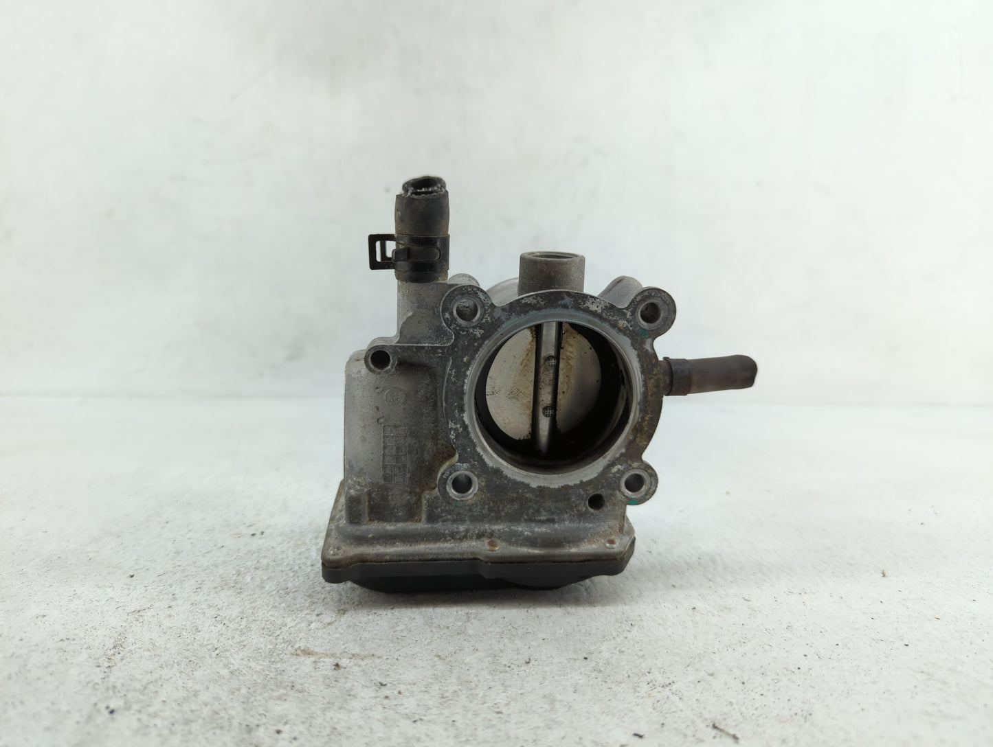 2012-2019 Kia Soul Throttle Body P/N:35100-2B300 Fits Fits 2012 2013 2014 2015 2016 2017 2018 2019 OEM Used Auto Parts - Oem