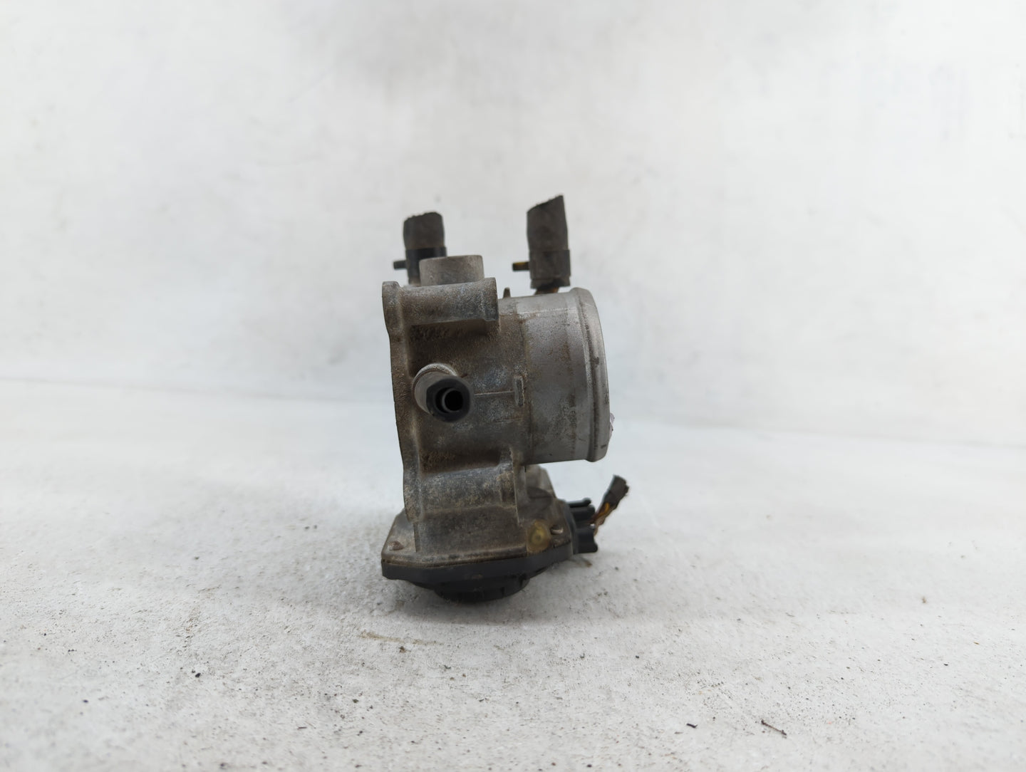 2012-2019 Kia Soul Throttle Body P/N:35100-2B300 Fits Fits 2012 2013 2014 2015 2016 2017 2018 2019 OEM Used Auto Parts - Oem