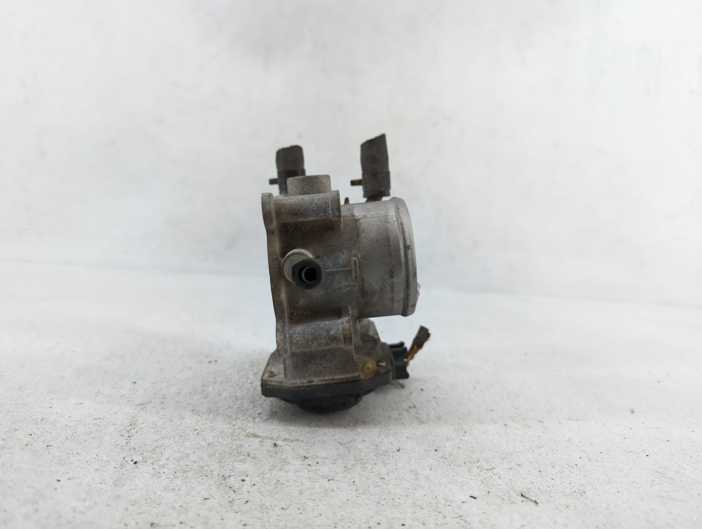 2012-2019 Kia Soul Throttle Body P/N:35100-2B300 Fits Fits 2012 2013 2014 2015 2016 2017 2018 2019 OEM Used Auto Parts - Oem