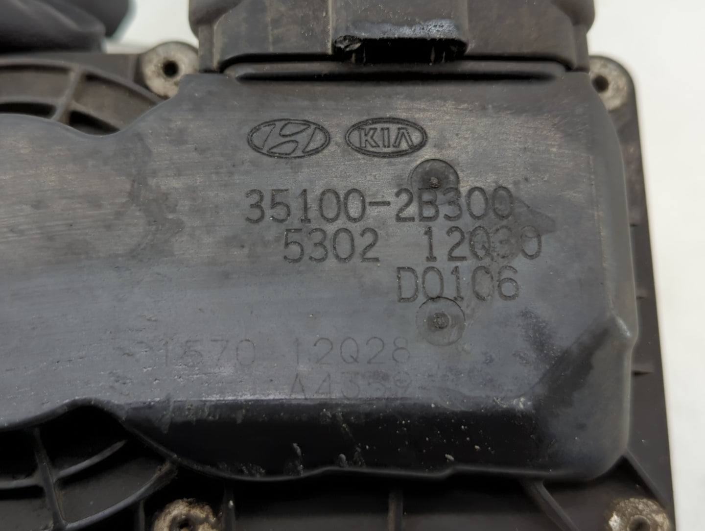2012-2019 Kia Soul Throttle Body P/N:35100-2B300 Fits Fits 2012 2013 2014 2015 2016 2017 2018 2019 OEM Used Auto Parts - Oem