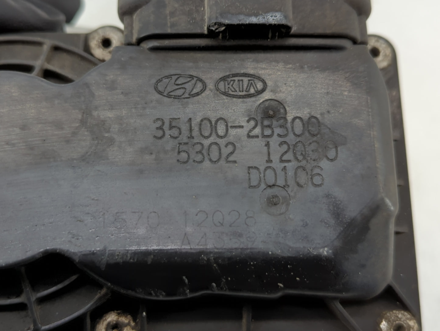 2012-2019 Kia Soul Throttle Body P/N:35100-2B300 Fits Fits 2012 2013 2014 2015 2016 2017 2018 2019 OEM Used Auto Parts - Oem