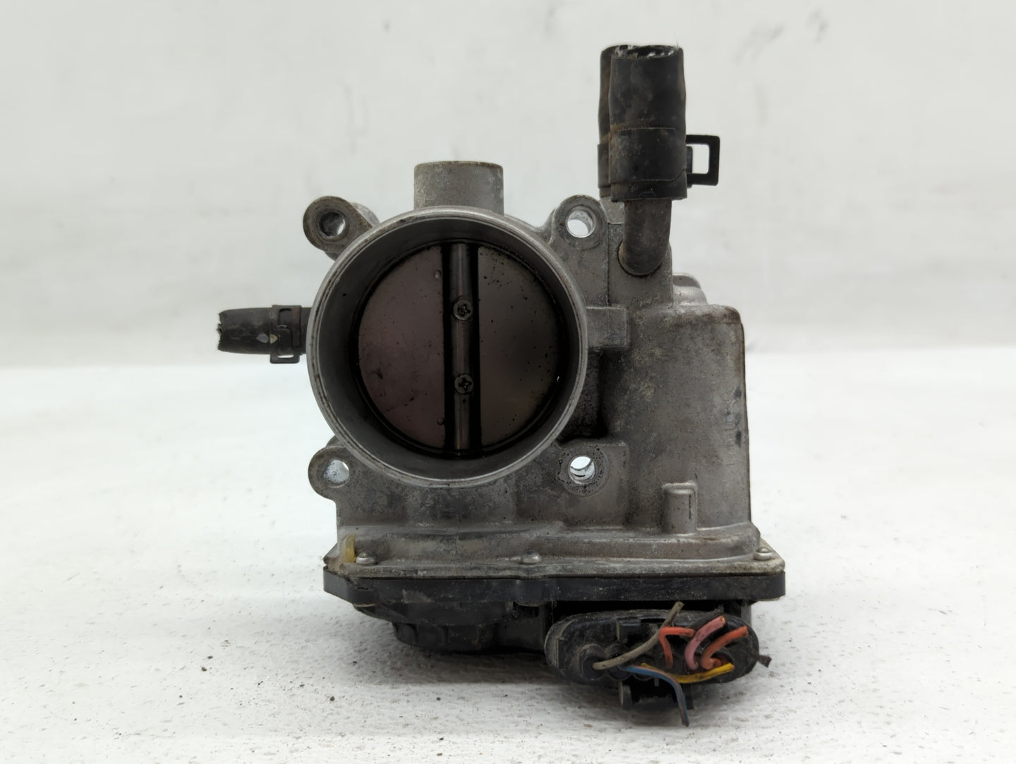 2012-2019 Kia Soul Throttle Body P/N:35100-2B300 Fits Fits 2012 2013 2014 2015 2016 2017 2018 2019 OEM Used Auto Parts - Oem