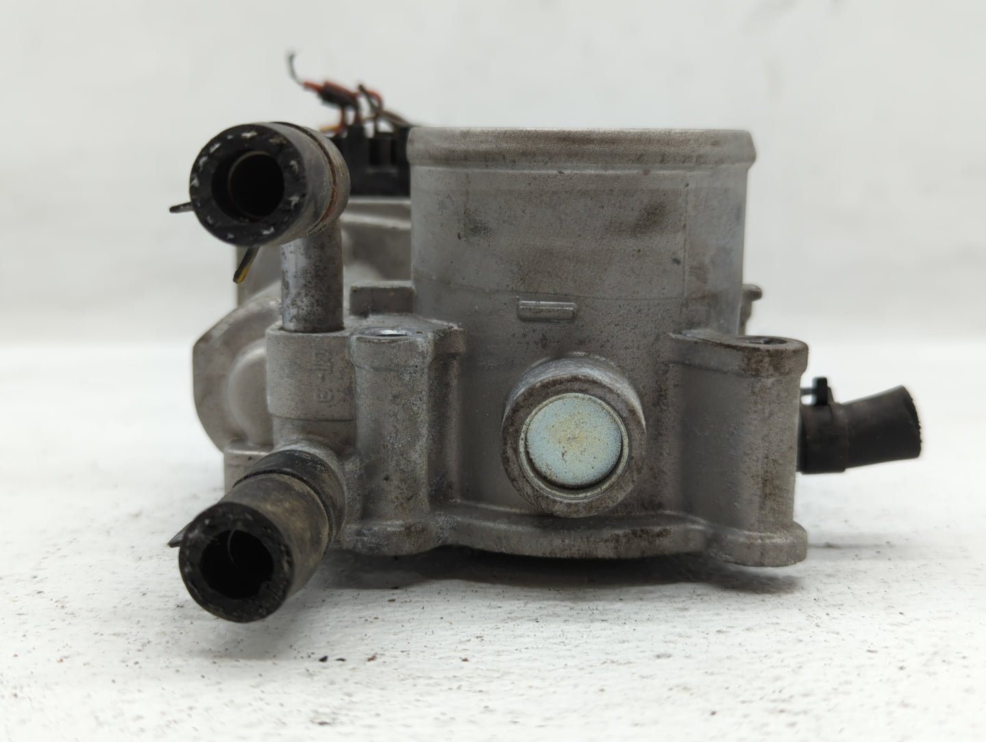 2012-2019 Kia Soul Throttle Body P/N:35100-2B300 Fits Fits 2012 2013 2014 2015 2016 2017 2018 2019 OEM Used Auto Parts - Oem
